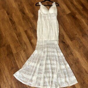 NWOT Lace Crisp White mermaid halter dress w/ padded bra Size Large